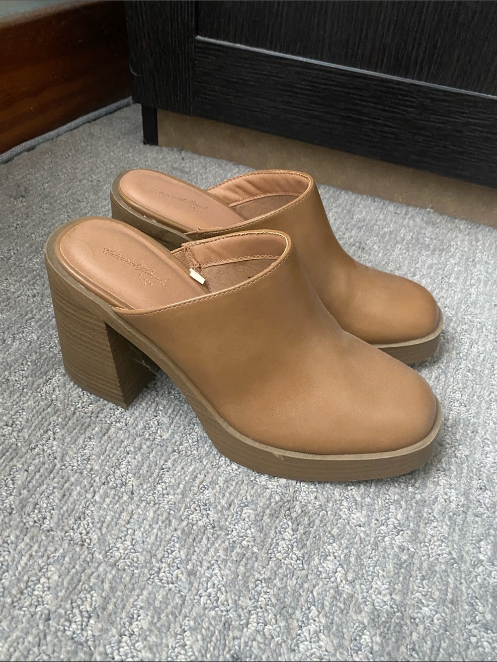 Universal Thread Tan Leather Mule Clogs - Picture 2 of 2